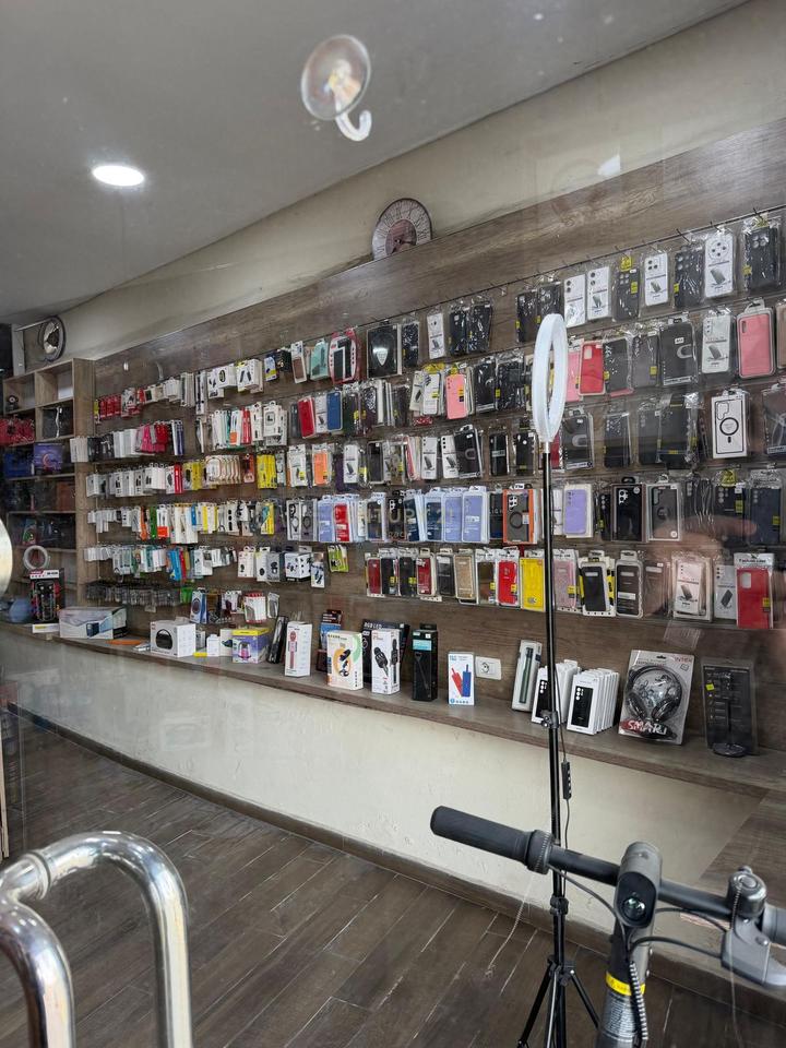 Attività in Vendita – Servizio Cellulari e Computer