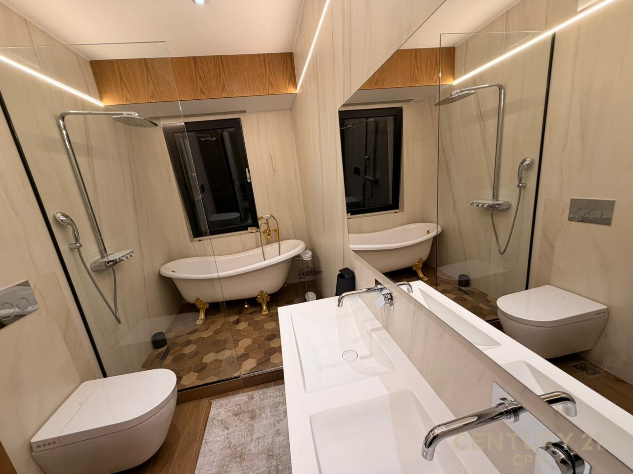 APPARTAMENTO SUPER SHESIM ALL'AMBASCIATORE 3!