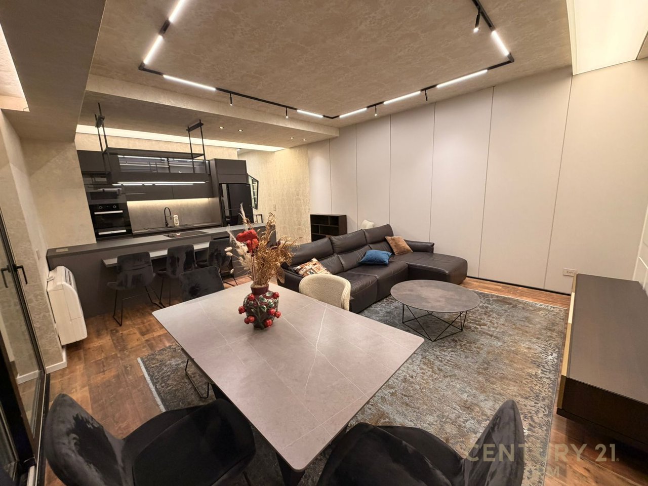 APPARTAMENTO SUPER SHESIM ALL'AMBASCIATORE 3!