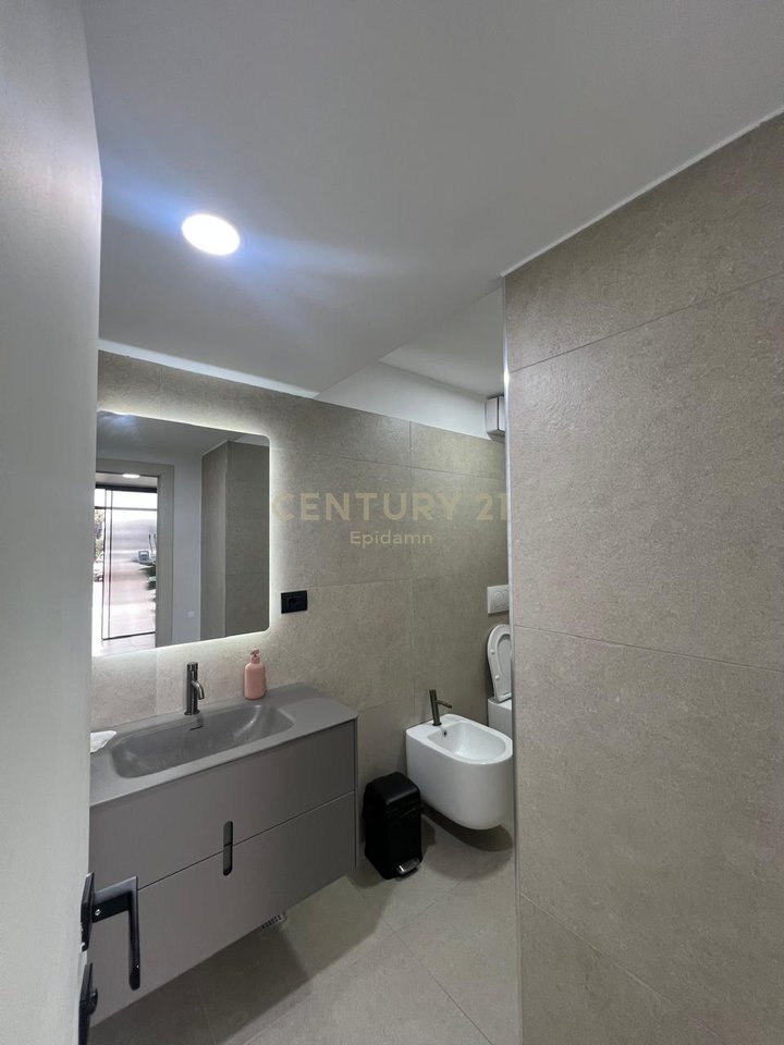 Shitet Klinikë Dentare tek Lulishtja – Durrës