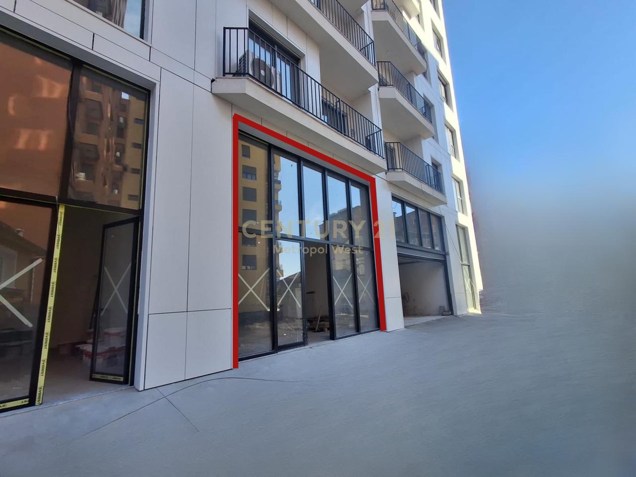 Jepet Ambient Komercial me Qira – Mundësi Duplex – pranë Rrugës Bardhyl