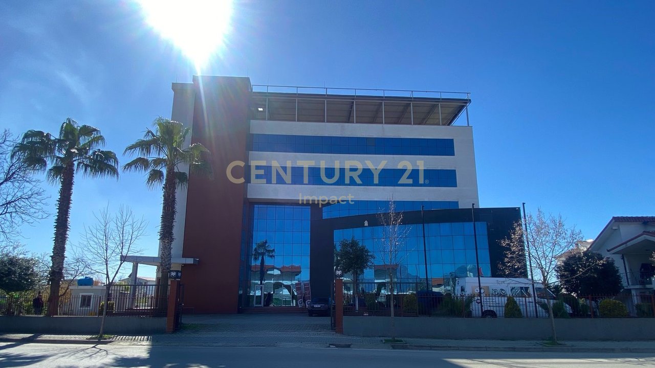 Spazio Multifunzionale in Affitto nel Centro Kamez, Tirana - €20.000!