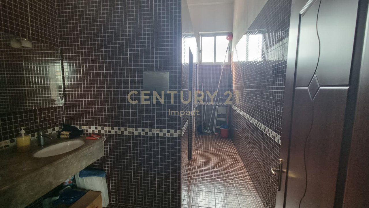 Spazio Multifunzionale in Affitto nel Centro Kamez, Tirana - €20.000!