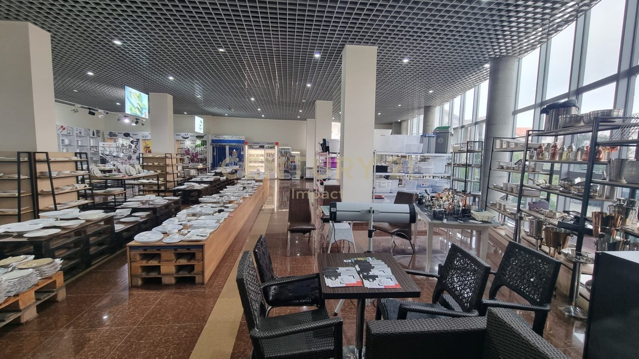 Spazio Multifunzionale in Affitto nel Centro Kamez, Tirana - €20.000!