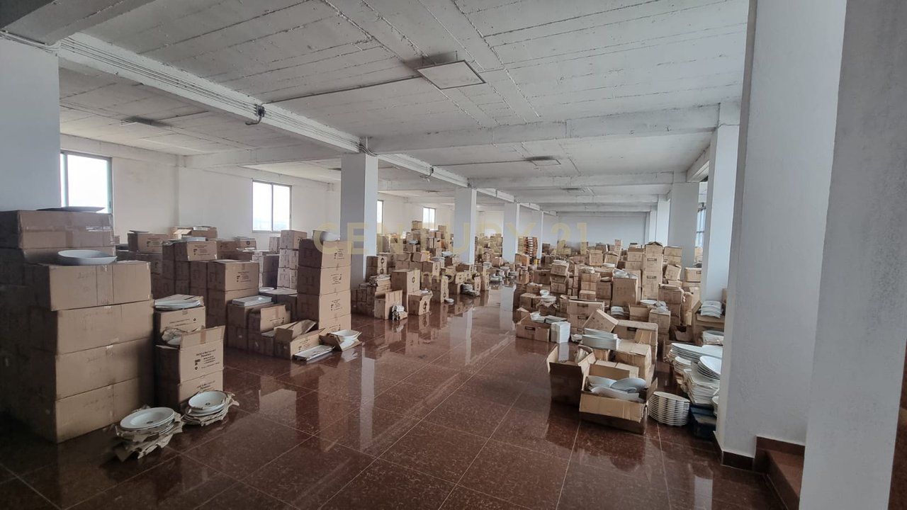 Spazio Multifunzionale in Affitto nel Centro Kamez, Tirana - €20.000!