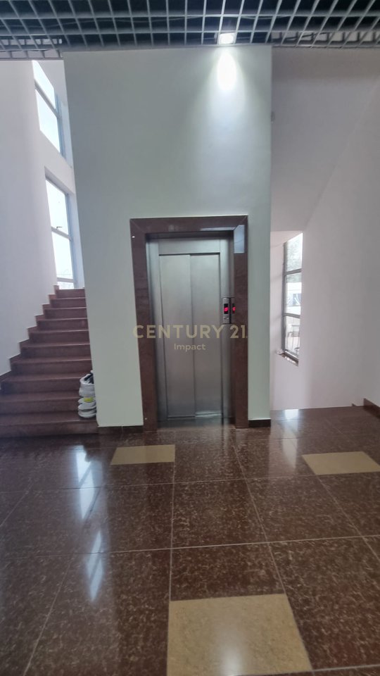 Spazio Multifunzionale in Affitto nel Centro Kamez, Tirana - €20.000!