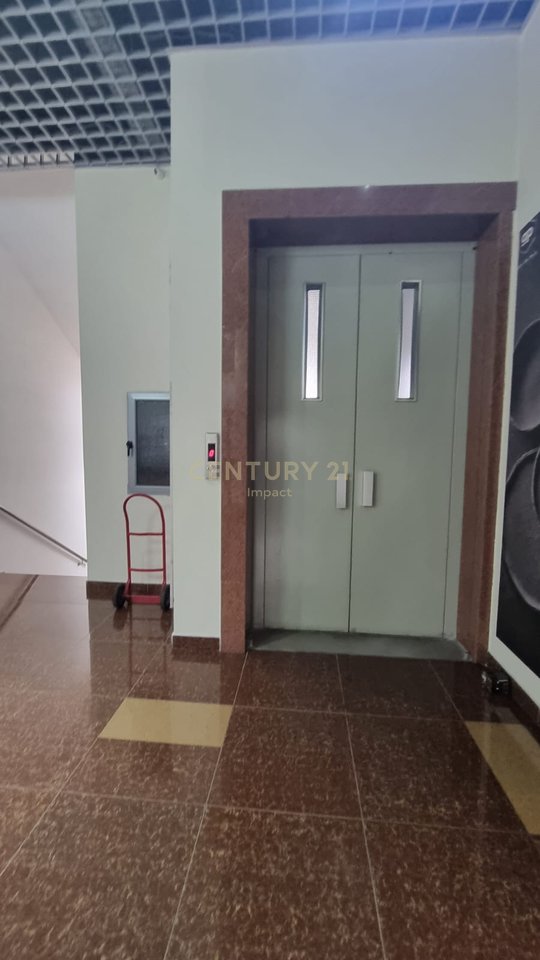 Spazio Multifunzionale in Affitto nel Centro Kamez, Tirana - €20.000!
