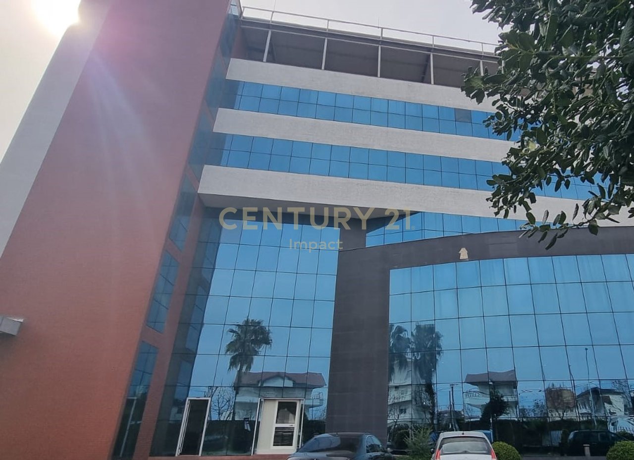 Spazio Multifunzionale in Affitto nel Centro Kamez, Tirana - €20.000!