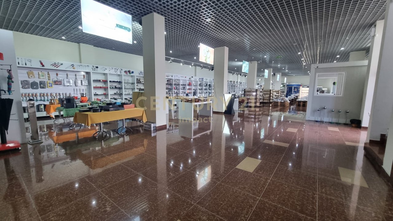Spazio Multifunzionale in Affitto nel Centro Kamez, Tirana - €20.000!