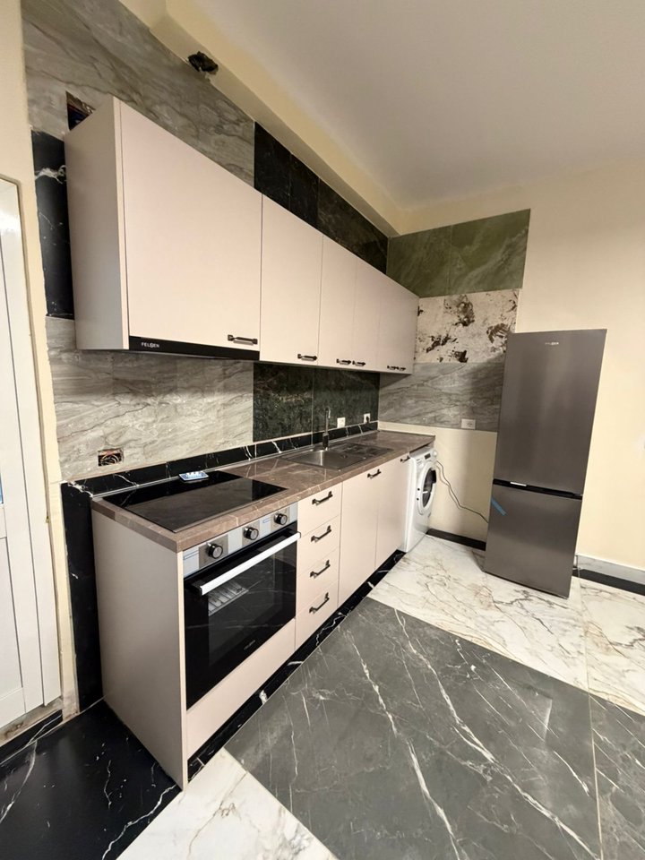 Appartamento 1+1 in affitto a Ali Demi, Tirana