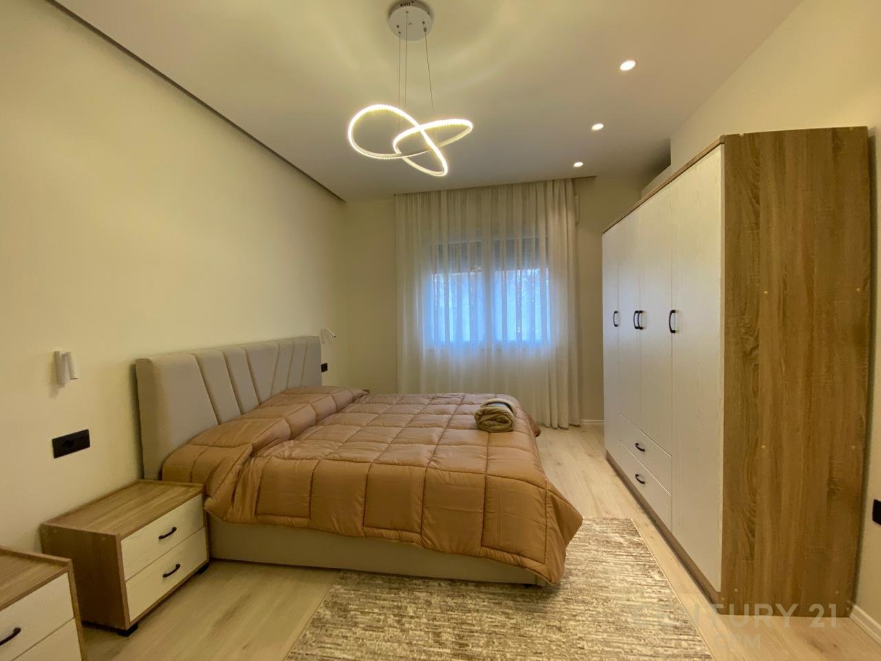 TEK LICEU ARTISTIK JAPIM ME QIRA APARTAMENT MODERN 1+1