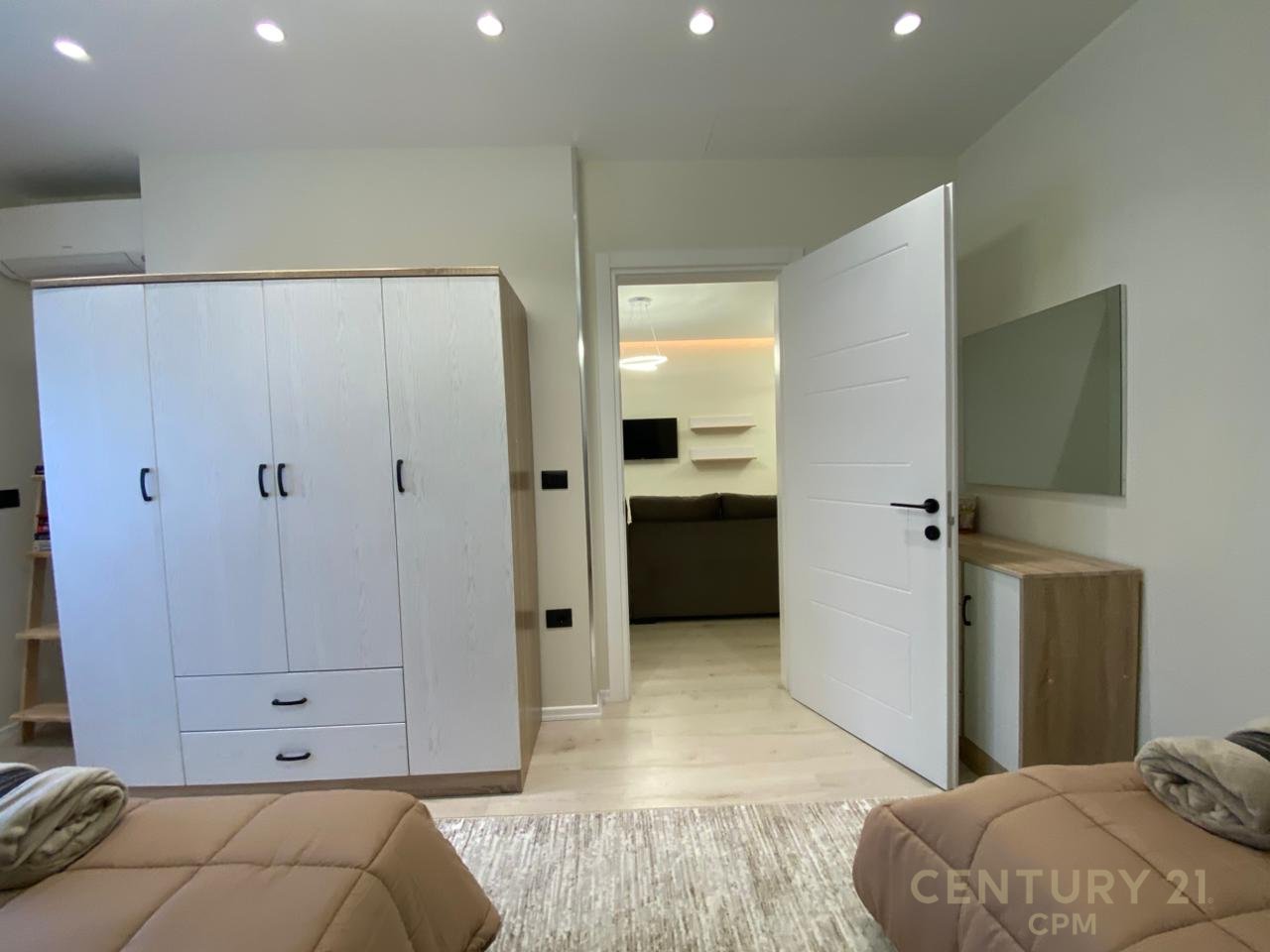 TEK LICEU ARTISTIK JAPIM ME QIRA APARTAMENT MODERN 1+1