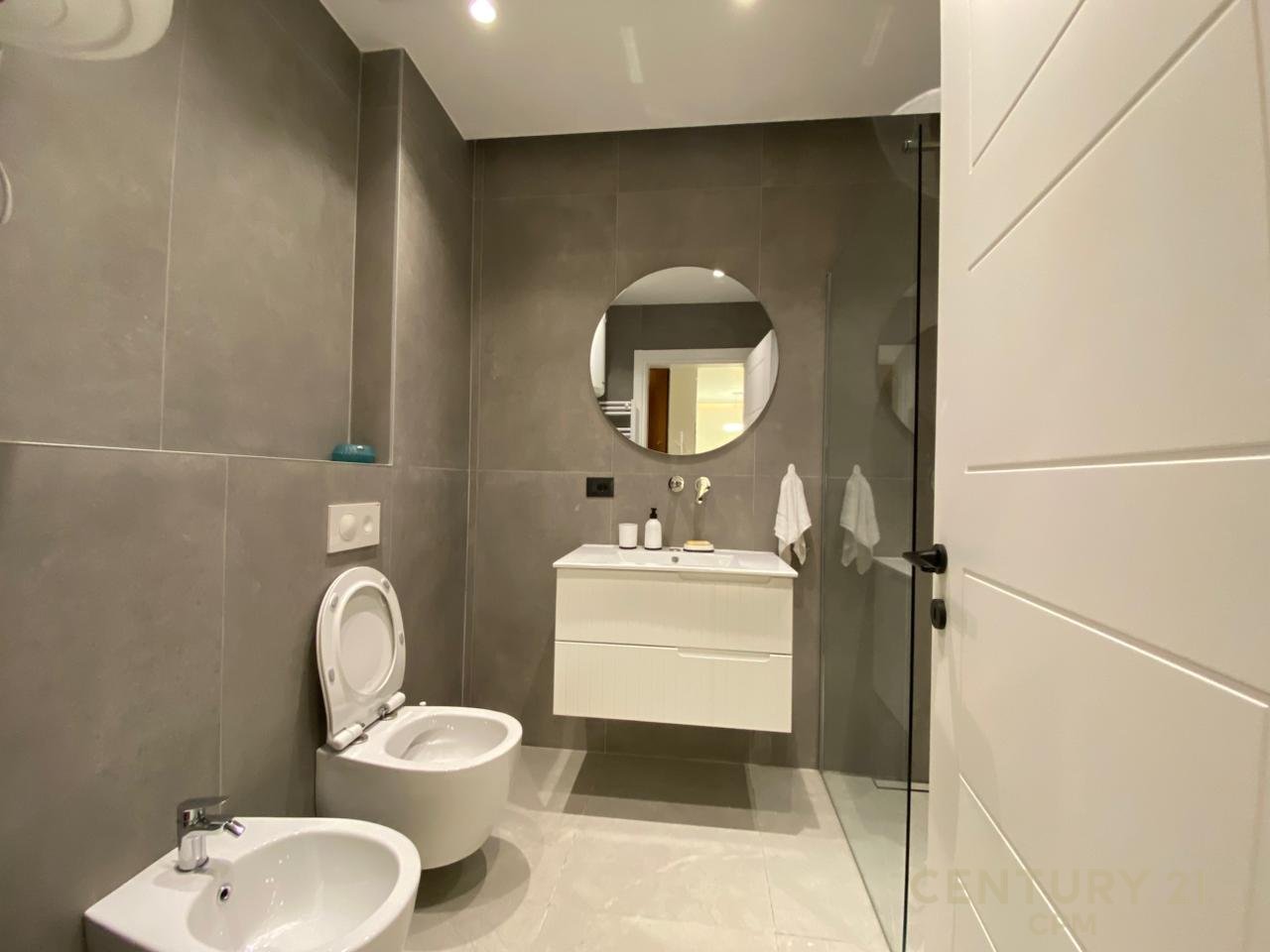 TEK LICEU ARTISTIK JAPIM ME QIRA APARTAMENT MODERN 1+1