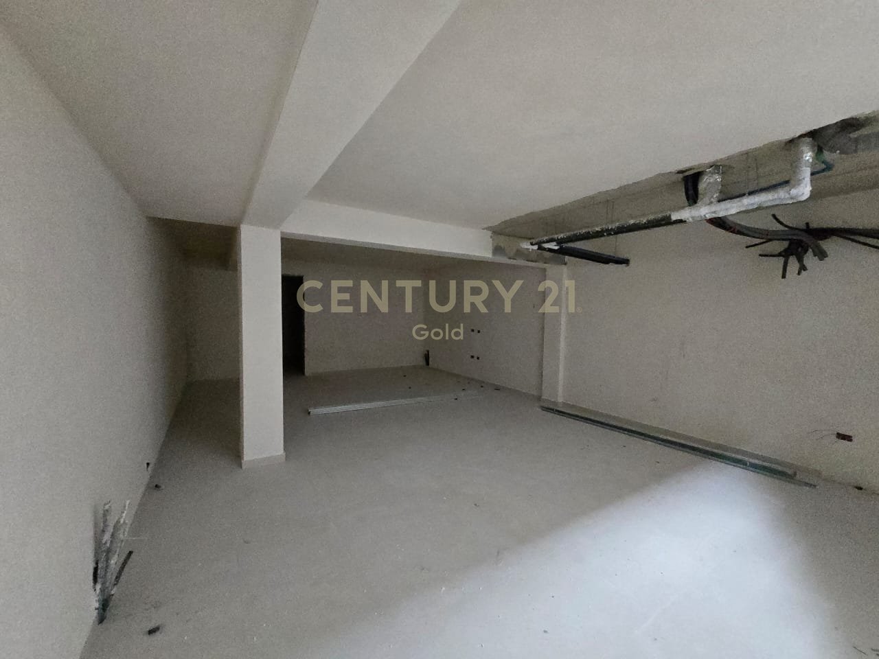 VILLA INDIVIDUALE IN VENDITA A MJULL BATHORE!