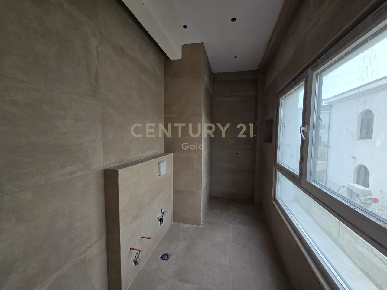 VILLA INDIVIDUALE IN VENDITA A MJULL BATHORE!