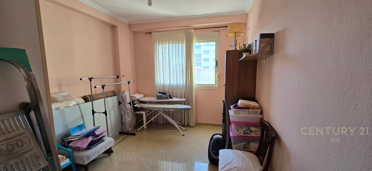 APARTMENT 2+1 NEAR THE RED SCHOOL!