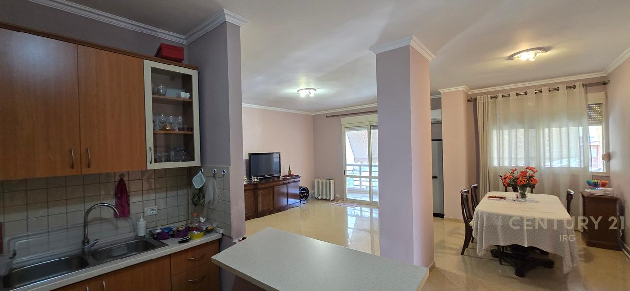 APARTMENT 2+1 NEAR THE RED SCHOOL!