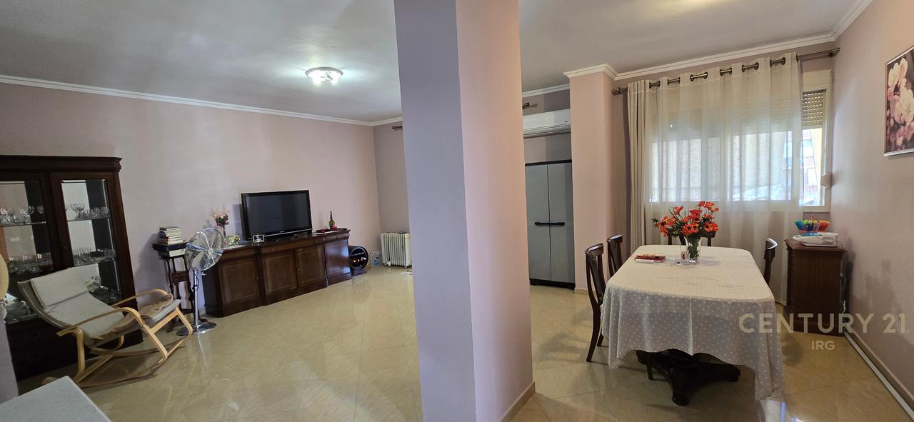 APARTMENT 2+1 NEAR THE RED SCHOOL!