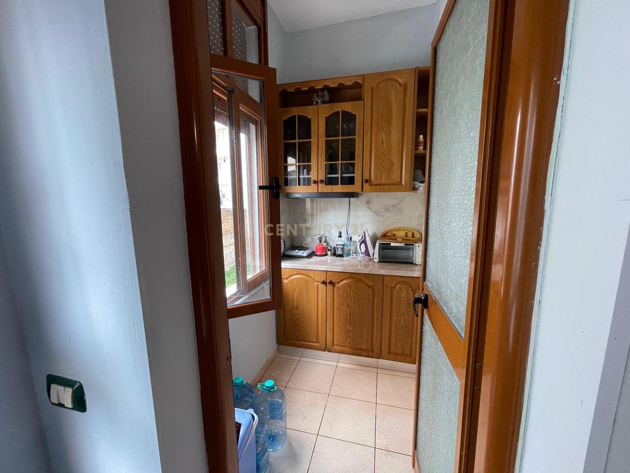 JEPET ME QIRA APARTAMENT ME HAPESIRE TE BOLLSHME  1+1 KATI I 2-TE