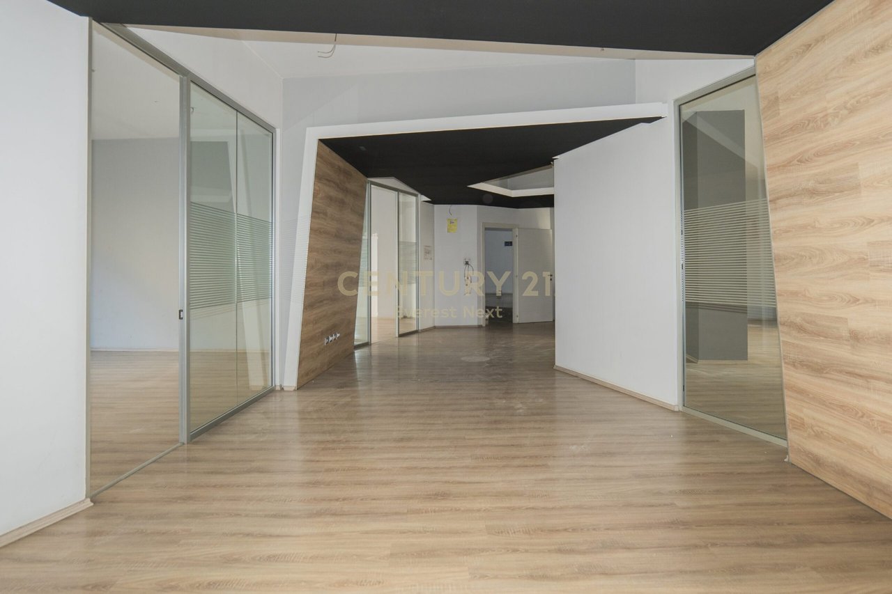 Shitet Ambient Komercial Tregu i Ri Elektrik