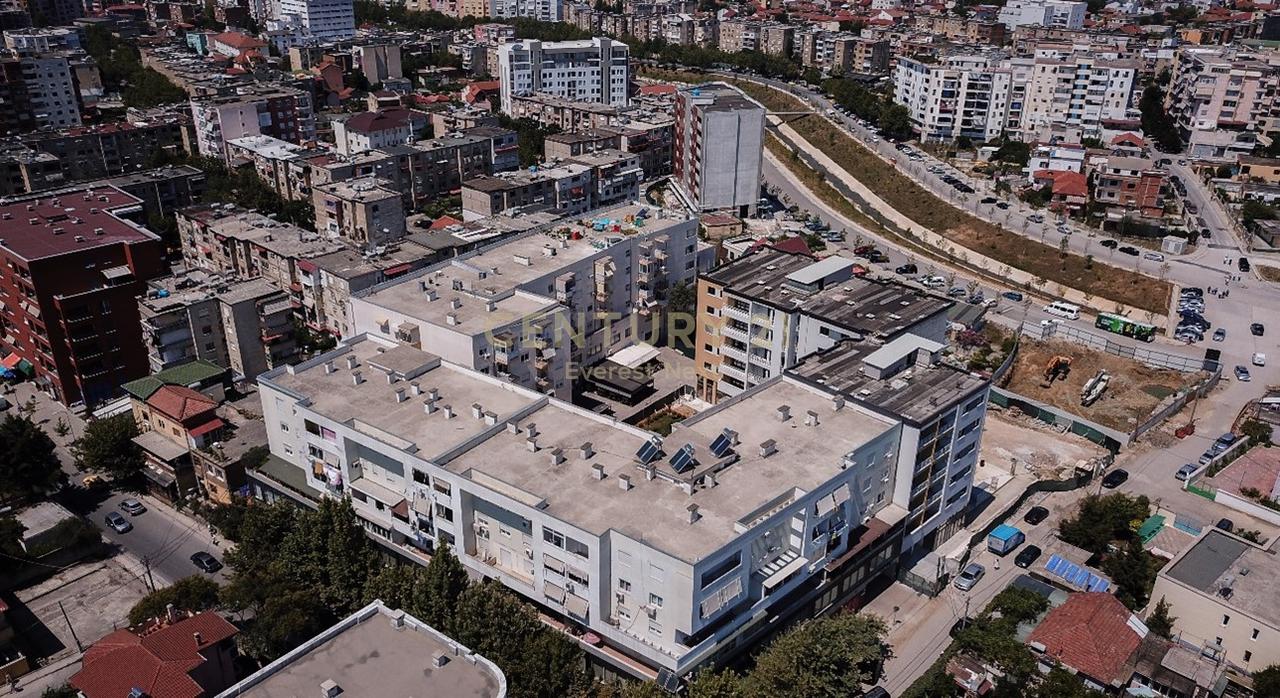 Shitet Ambient Komercial Tregu i Ri Elektrik