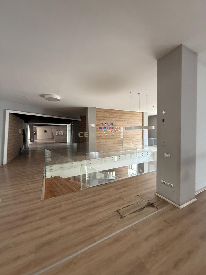 Shitet Ambient Komercial Tregu i Ri Elektrik