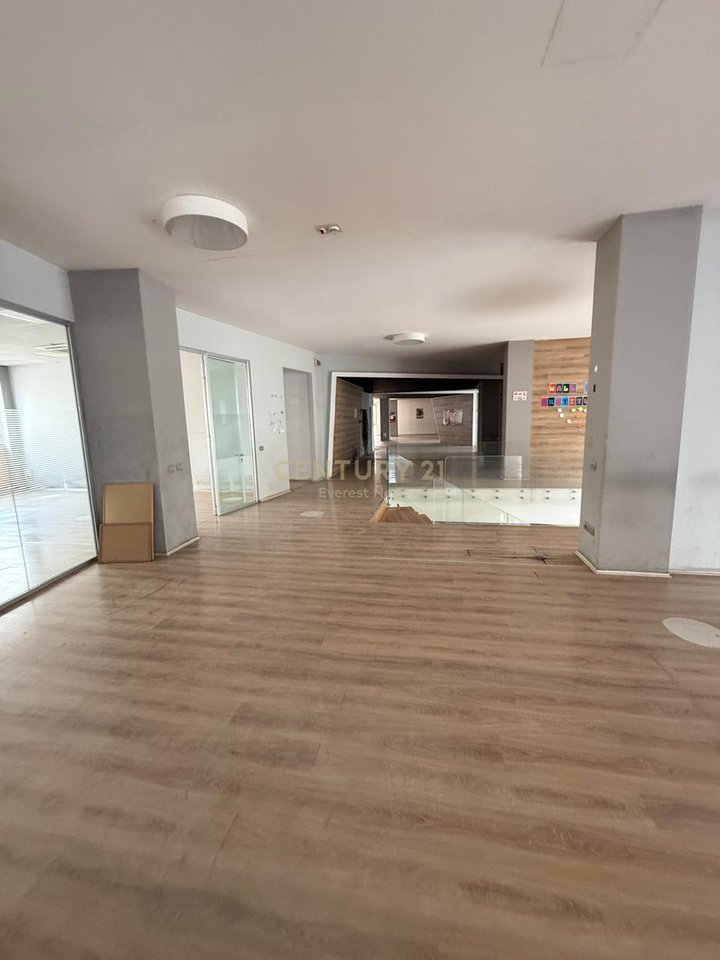 Shitet Ambient Komercial Tregu i Ri Elektrik