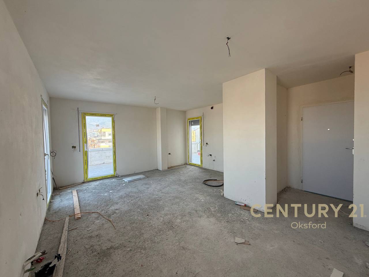 Shesim apartament 2+1+2+Verande , tek Rruga "Hoxha Tasim" ne Xhamllik!