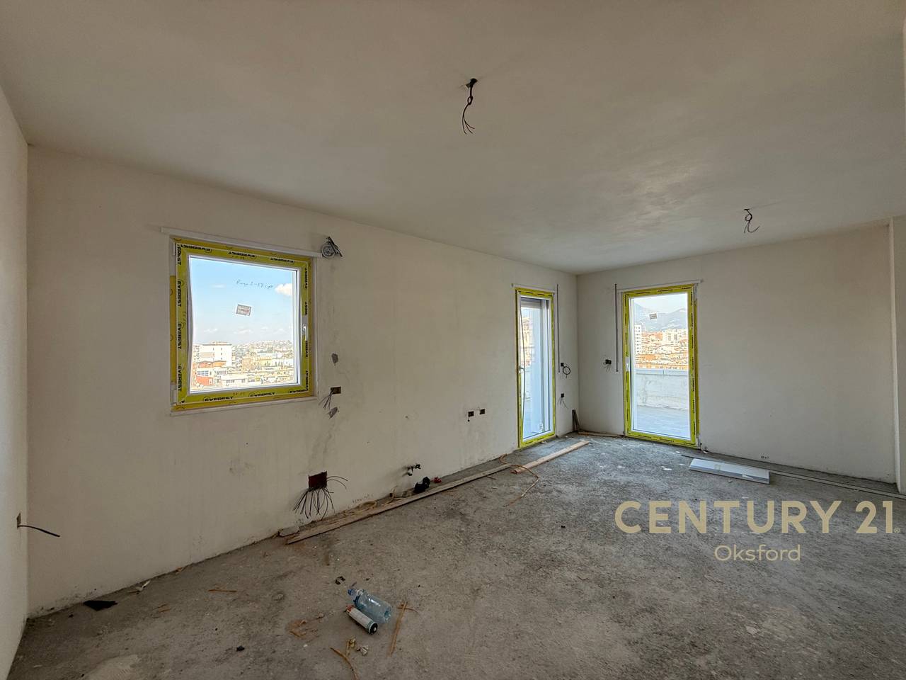 Shesim apartament 2+1+2+Verande , tek Rruga "Hoxha Tasim" ne Xhamllik!