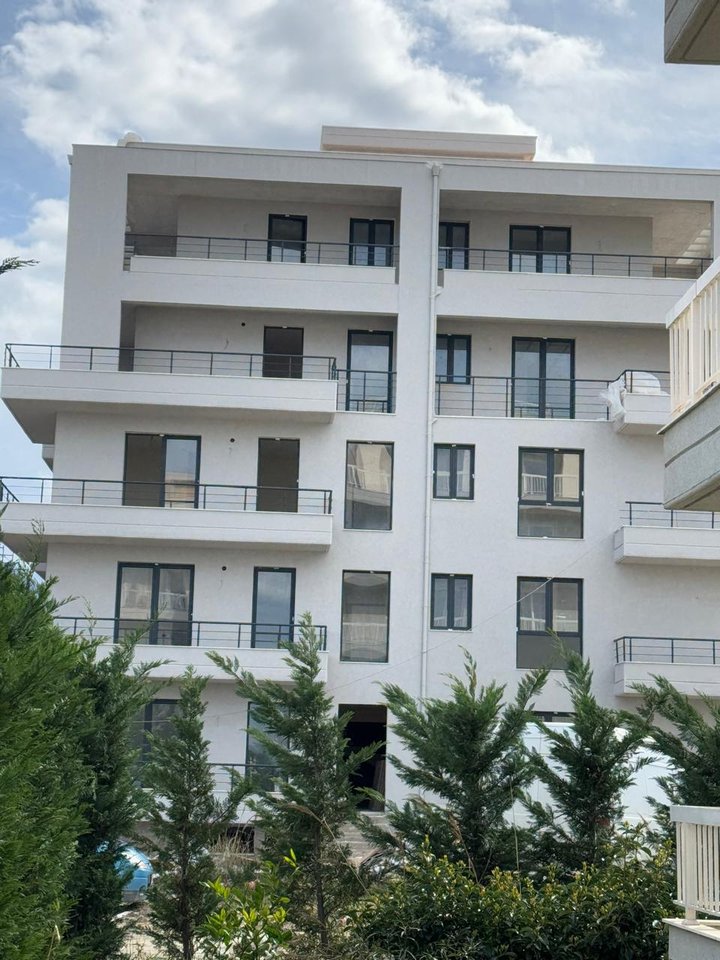 LAST FLOOR FOR SALE OF A 4-STORY BUILDING IN RADHIME!