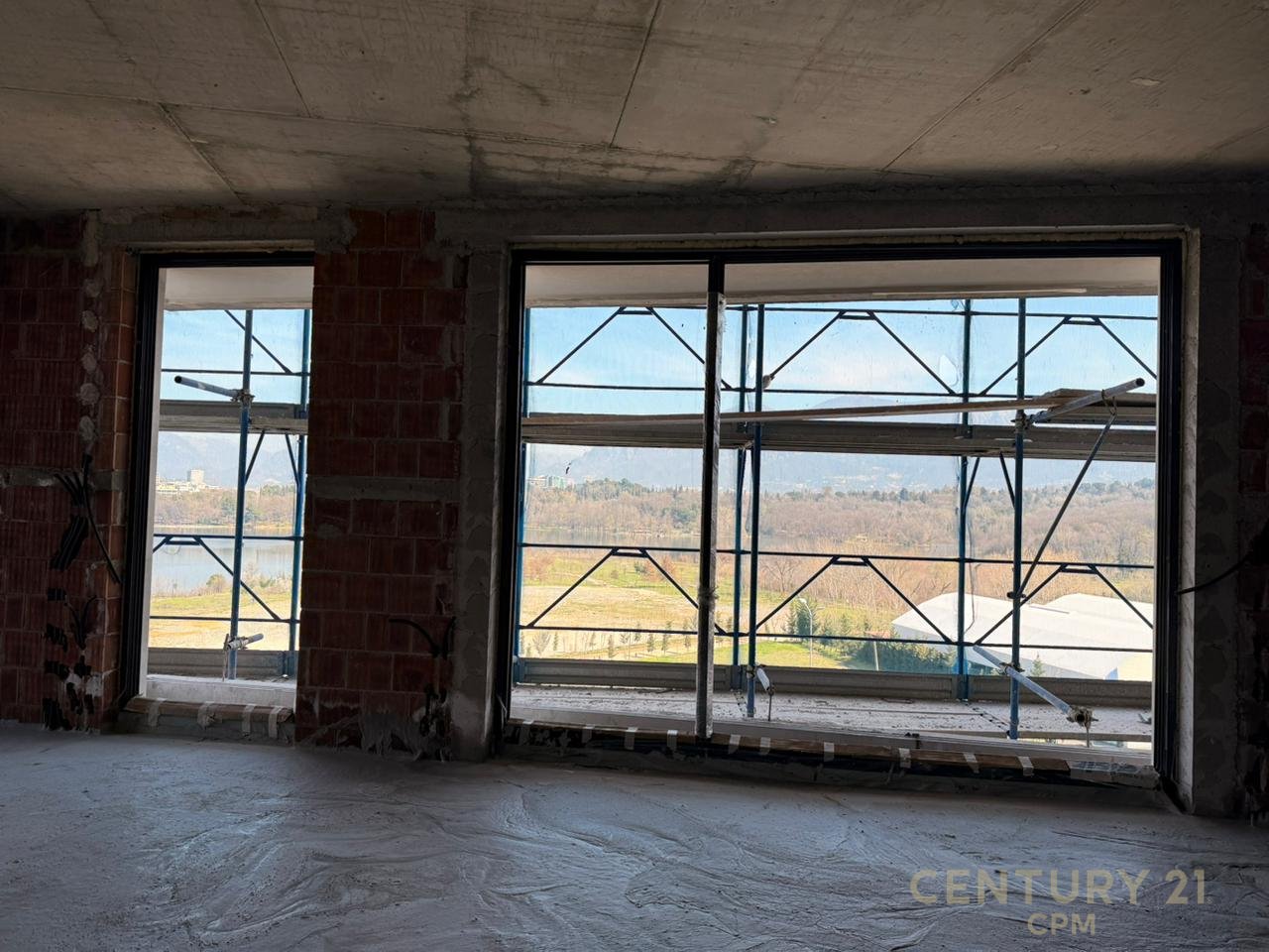 APARTMENT CHOICE 3+1+2+PARKING SPACE AT GRADIENT RESIDENCE WITH VIEW OF TIRANA LAKE!