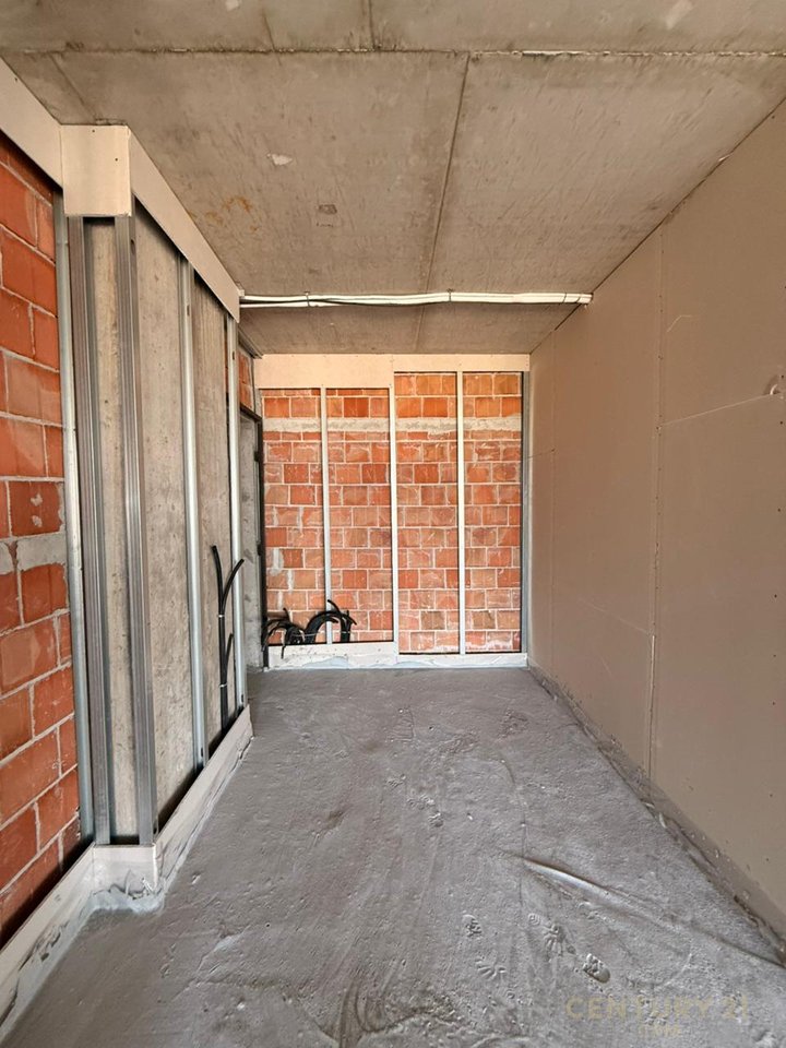 APARTMENT CHOICE 3+1+2+PARKING SPACE AT GRADIENT RESIDENCE WITH VIEW OF TIRANA LAKE!