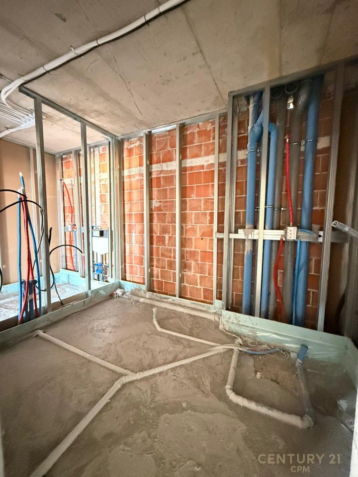 APARTMENT CHOICE 3+1+2+PARKING SPACE AT GRADIENT RESIDENCE WITH VIEW OF TIRANA LAKE!