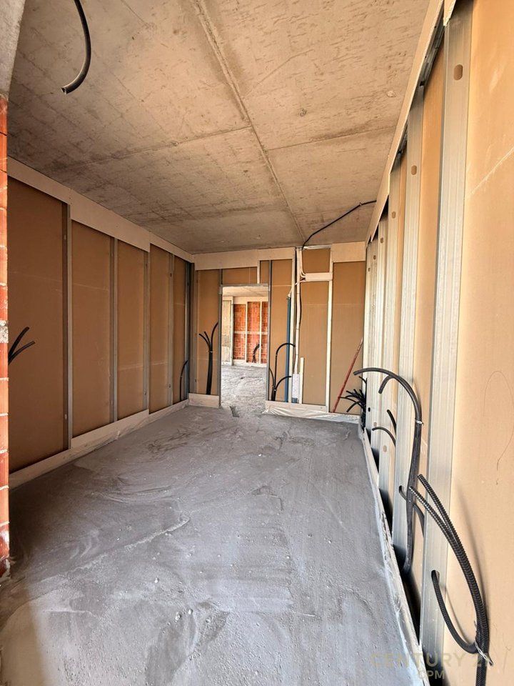 APARTMENT CHOICE 3+1+2+PARKING SPACE AT GRADIENT RESIDENCE WITH VIEW OF TIRANA LAKE!