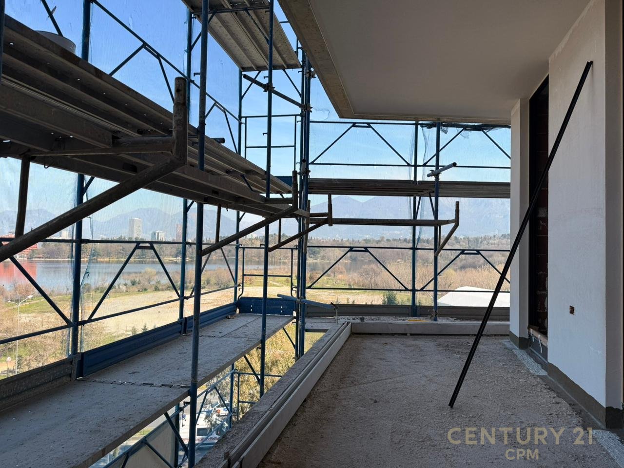 APARTMENT CHOICE 3+1+2+PARKING SPACE AT GRADIENT RESIDENCE WITH VIEW OF TIRANA LAKE!