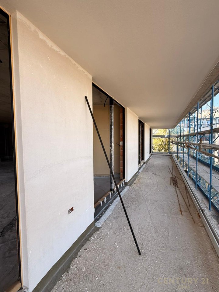 APARTMENT CHOICE 3+1+2+PARKING SPACE AT GRADIENT RESIDENCE WITH VIEW OF TIRANA LAKE!