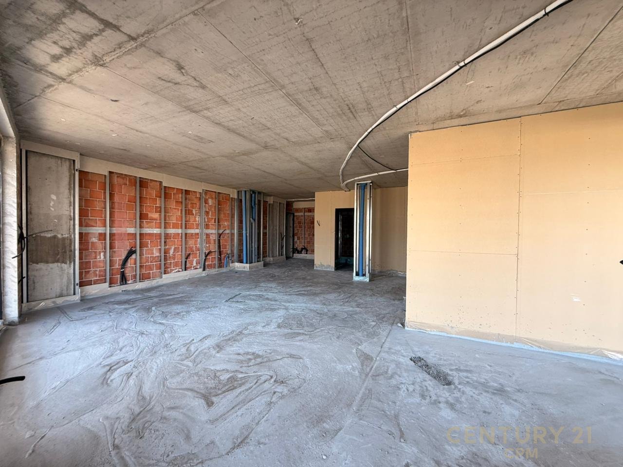 APARTMENT CHOICE 3+1+2+PARKING SPACE AT GRADIENT RESIDENCE WITH VIEW OF TIRANA LAKE!