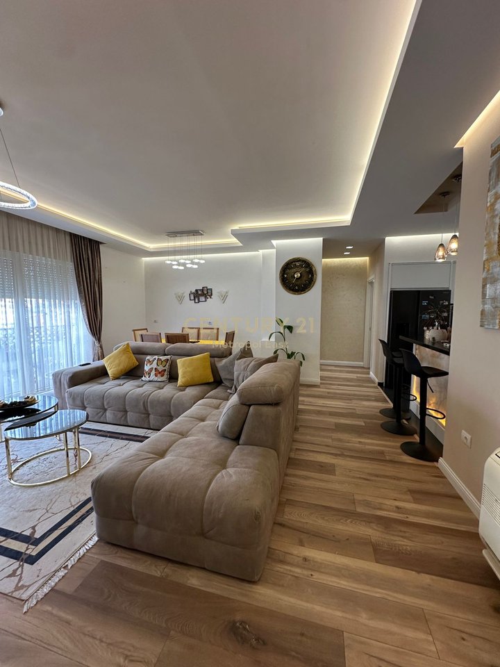 Modern Apartment 2+1+2 with 2 Parking Spaces for Sale at Dry Lake