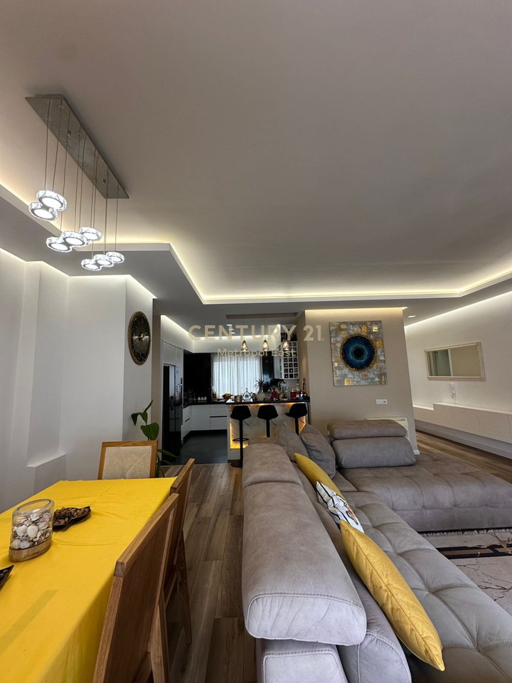 Modern Apartment 2+1+2 with 2 Parking Spaces for Sale at Dry Lake