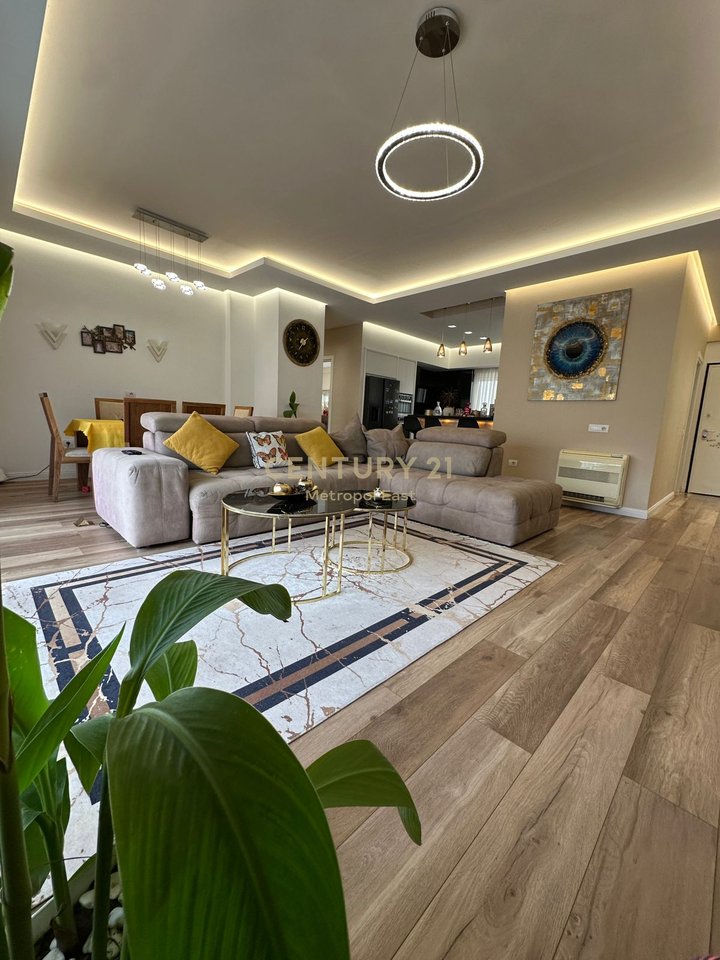 Modern Apartment 2+1+2 with 2 Parking Spaces for Sale at Dry Lake