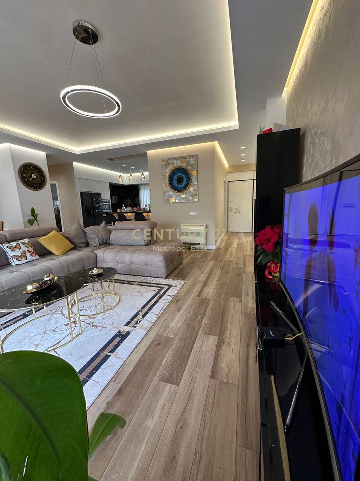 Modern Apartment 2+1+2 with 2 Parking Spaces for Sale at Dry Lake