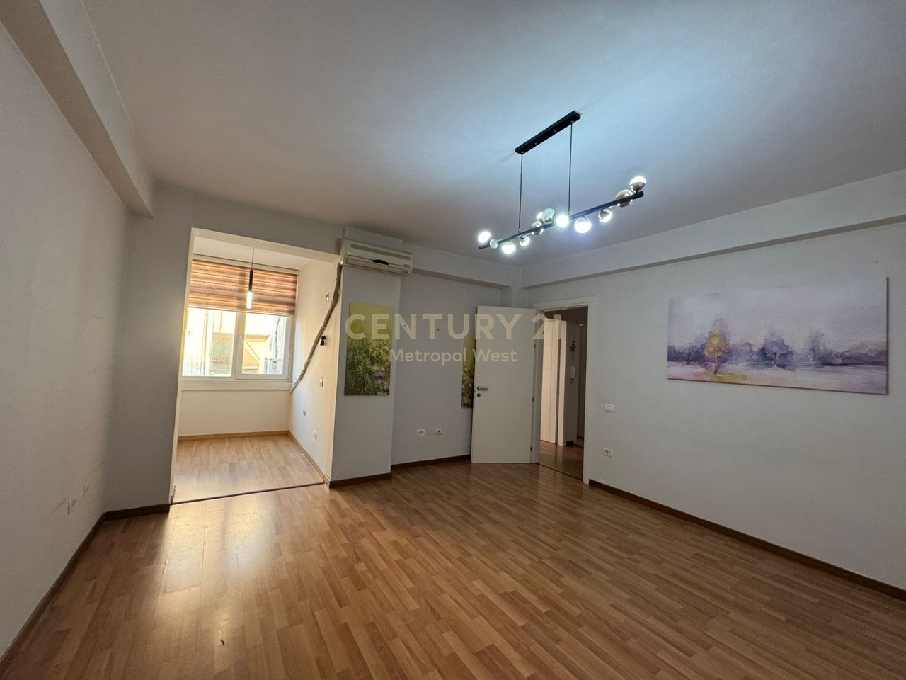 Shitet Apartament 1+1 në Rrugën Mine Peza, pranë Kafe Flora