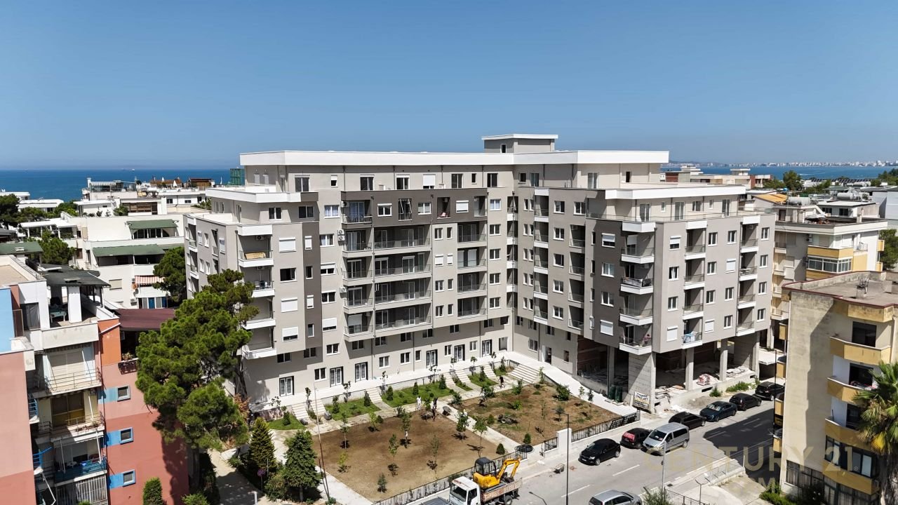 Hotel në shitje në Golem – Mundësi ideale investimi pranë bregdetit