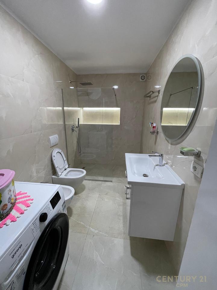 Apartament 1+1 Me Qira në Komunën e Parisit, Tiranë - 800€ | 62 m²