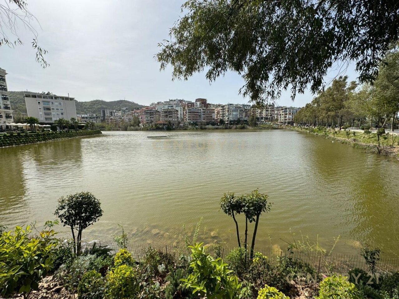 SHESIM APARTMENT 2+1 XHELUKS COMPLEX, DRY LAKE!