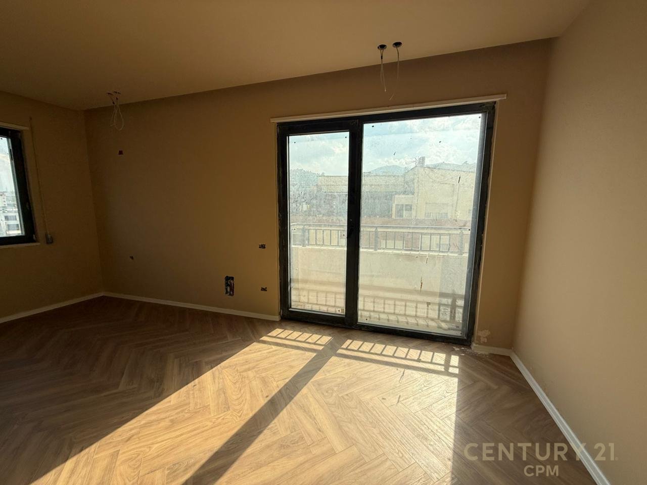 SHESIM APARTMENT 2+1 XHELUKS COMPLEX, DRY LAKE!