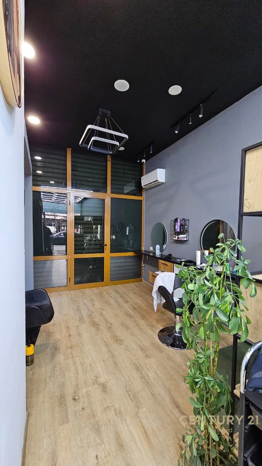 AMBIENT BIZNESI ME QIRA, PAS KOMPLEKSIT 'SQUARE 21' | Kati 0/fasade ne rruge