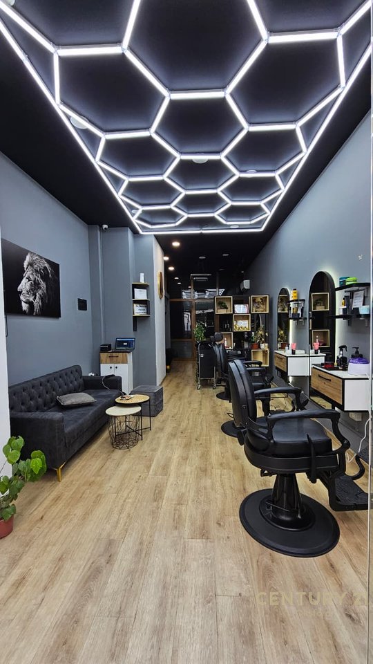 AMBIENT BIZNESI ME QIRA, PAS KOMPLEKSIT 'SQUARE 21' | Kati 0/fasade ne rruge