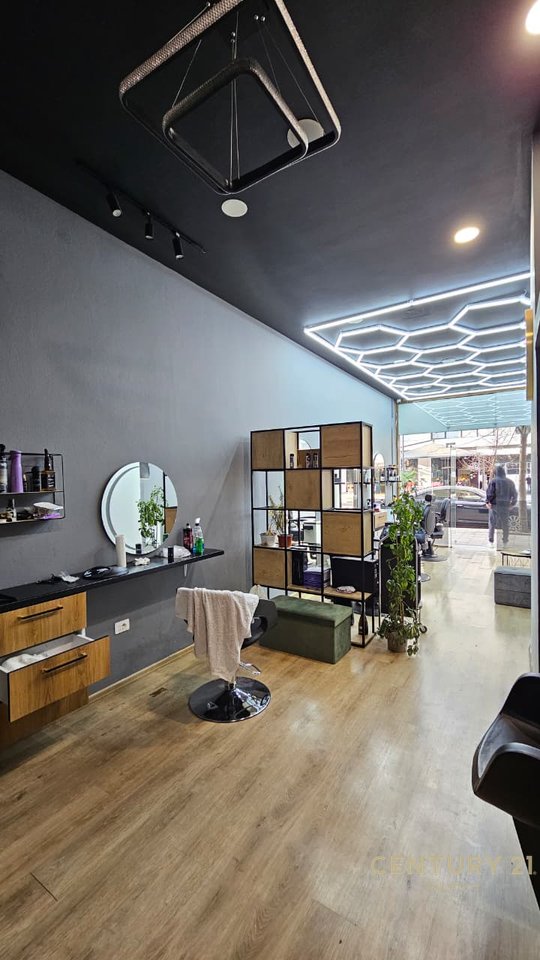 AMBIENT BIZNESI ME QIRA, PAS KOMPLEKSIT 'SQUARE 21' | Kati 0/fasade ne rruge