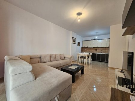 Apartament 2+1 tek Pallatet Cabej!